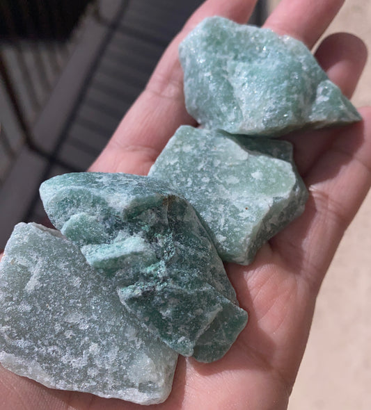 GREEN QUARTZ (RAW PRASIOLITE)