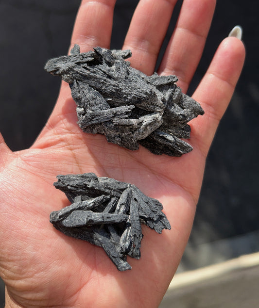 BLACK KYANITE