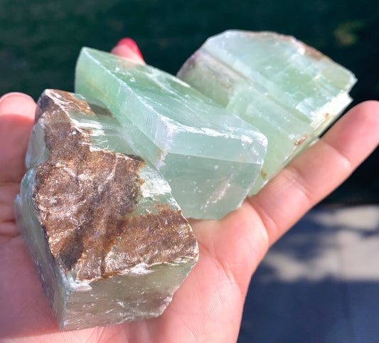 GREEN CALCITE POCKET PIECE (MEDIUM)