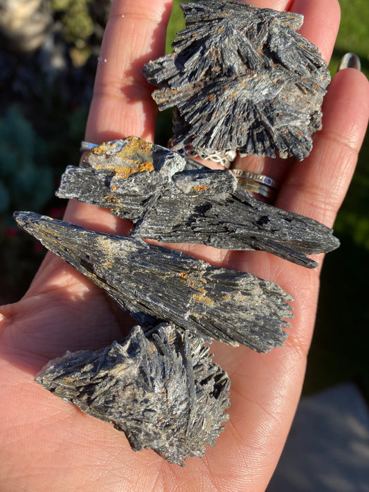 BLACK KYANITE